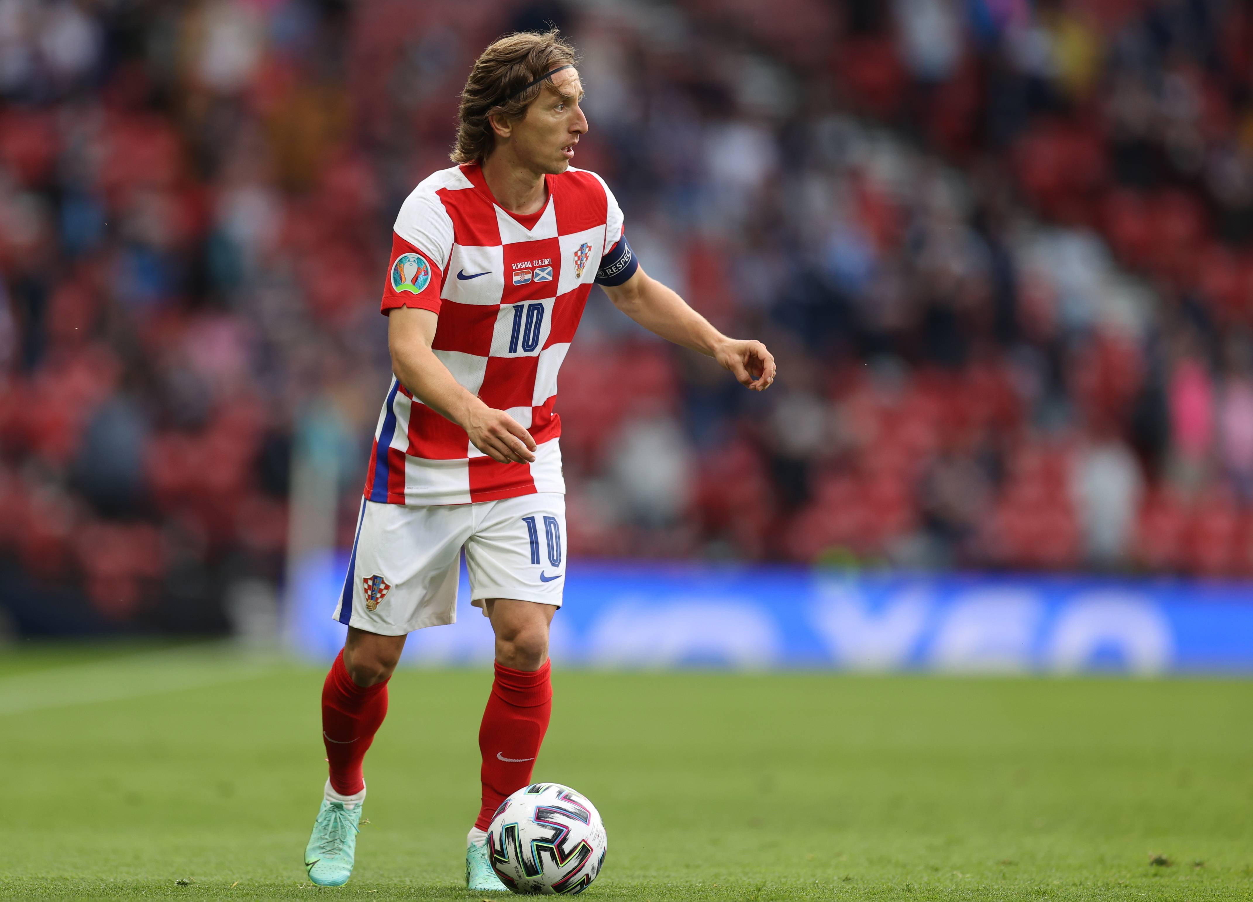 在线辟谣！里弗斯：我们和字母哥没有对话，他也没要求被交易