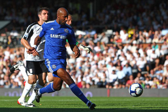 国米门将更替引热议，维卡里奥性价比突出，但适配性与未来规划存疑。