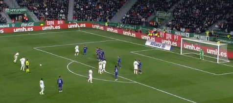 玉昆球迷在机场深情送别安德森，安德森的回应藏着太多不舍