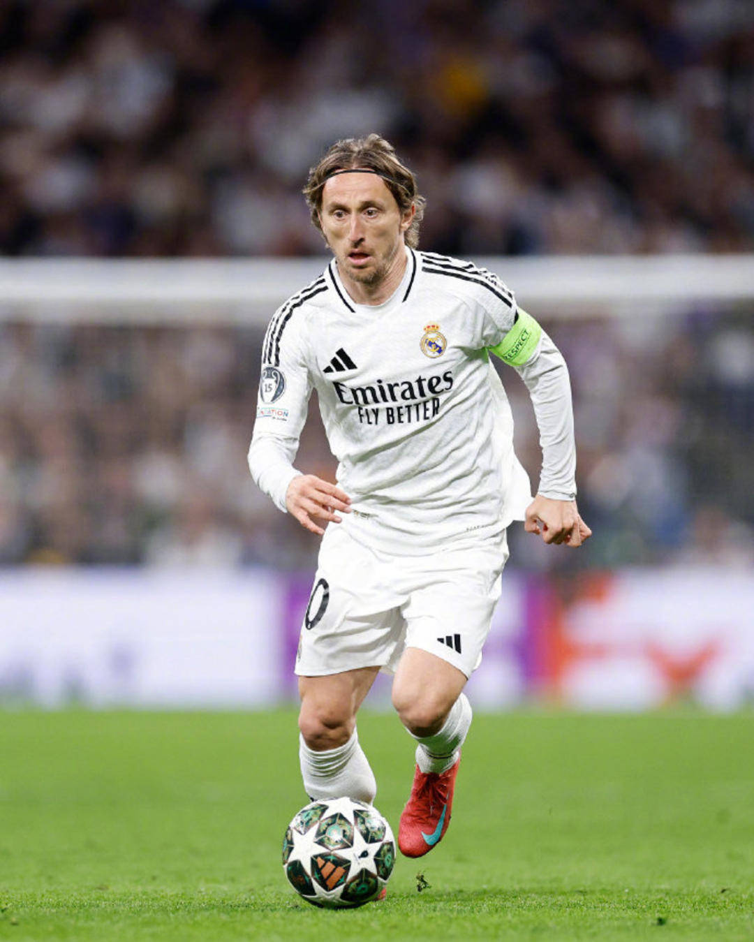 国脚助攻完成制胜球，球迷沸腾